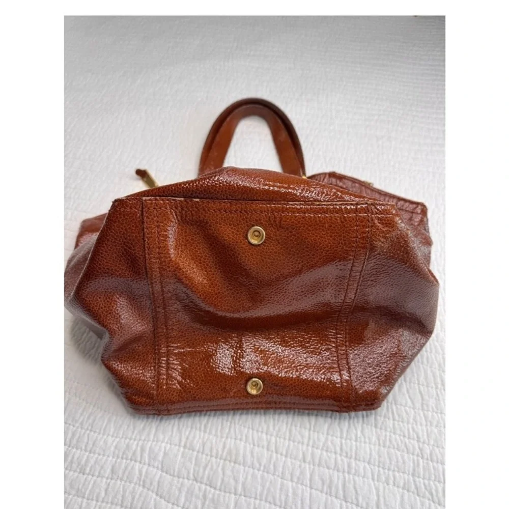 Yves Saint Laurent Downtown bag in brown patent leather - Picture 4 of 14